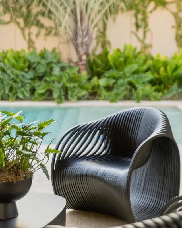 Quando o passado encontra o presente, é o que torna um projeto especial e marcante. Manter as decorações de acervo pessoal e de família com mobiliários modernos é o que traz a personalidade única e individual. 

Casa Assunción, Paraguai.

Fotografia: @anapachecco.arquiteta